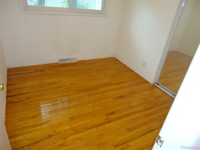 220 W Yale Ave, Pontiac, MI 48340 - spare room featuring light wood-style floors