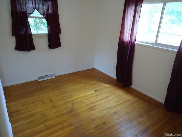 220 W Yale Ave, Pontiac, MI 48340 - unfurnished room featuring light wood-style flooring and baseboards