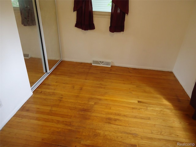 220 W Yale Ave, Pontiac, MI 48340 - empty room featuring light wood-style flooring and baseboards
