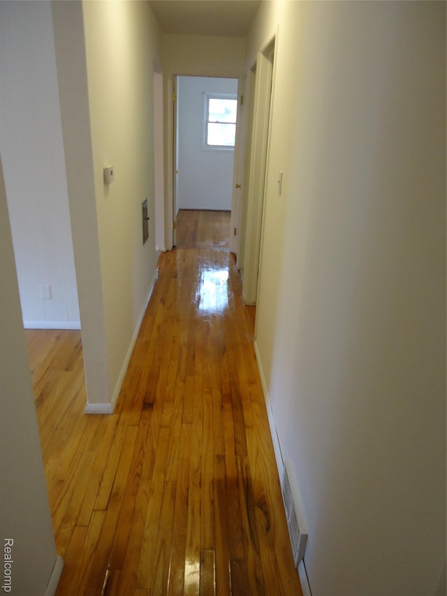 220 W Yale Ave, Pontiac, MI 48340 - hall featuring light wood finished floors and baseboards