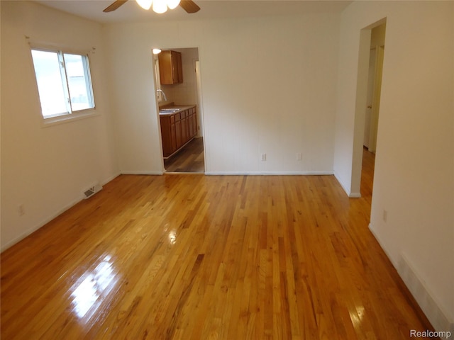 220 W Yale Ave, Pontiac, MI 48340 - spare room featuring ceiling fan, light wood-style floors, a sink, and baseboards