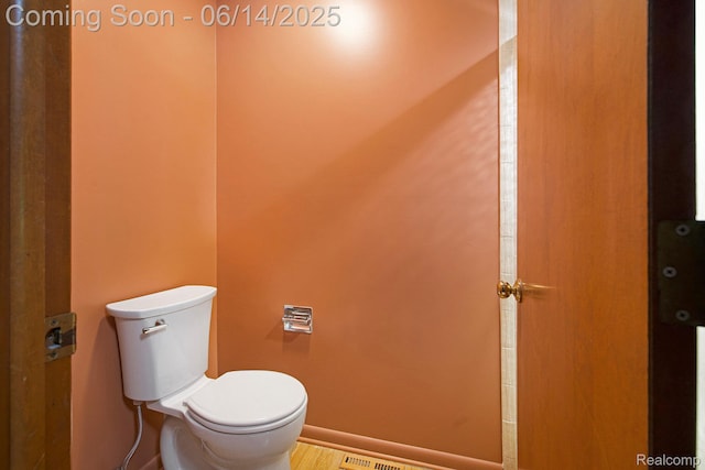 9818 Burning Tree Dr, Grand Blanc, MI 48439 - bathroom featuring toilet