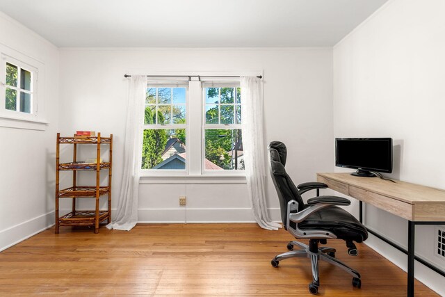 1308 Linwood Ave, Ann Arbor, MI 48103 - office space with light wood finished floors and baseboards