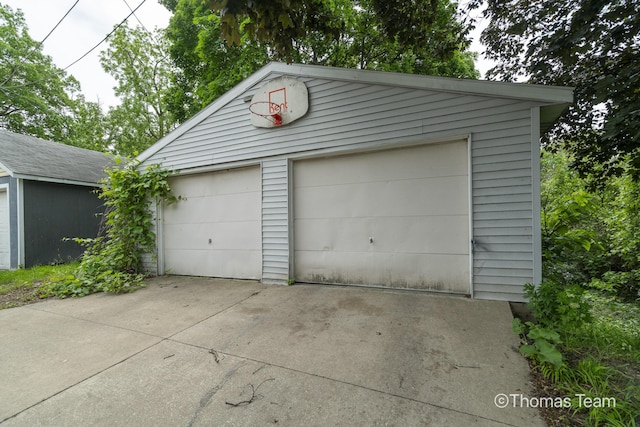 41 Grove St NE, Grand Rapids, MI 49505 - view of detached garage