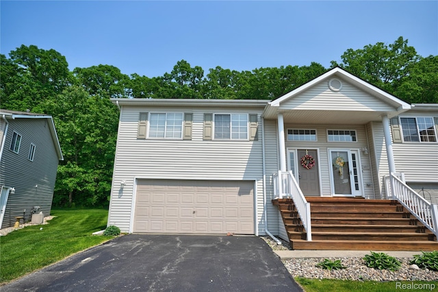 1015 Timber Ridge Ct, Grand Blanc, MI 48439 - split foyer home with a garage, driveway, and a front lawn