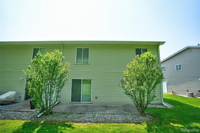 1015 Timber Ridge Ct, Grand Blanc, MI 48439 - back of house with a yard, a patio area, and cooling unit