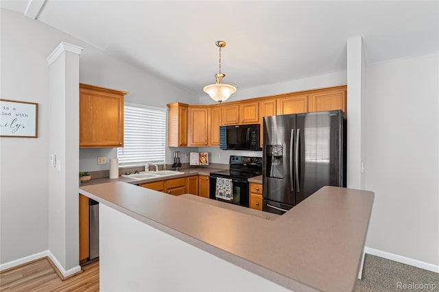 1015 Timber Ridge Ct, Grand Blanc, MI 48439 - kitchen featuring black appliances, a sink, baseboards, vaulted ceiling, and pendant lighting