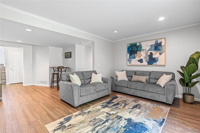 1015 Timber Ridge Ct, Grand Blanc, MI 48439 - living room featuring wood finished floors, ornamental molding, recessed lighting, and baseboards