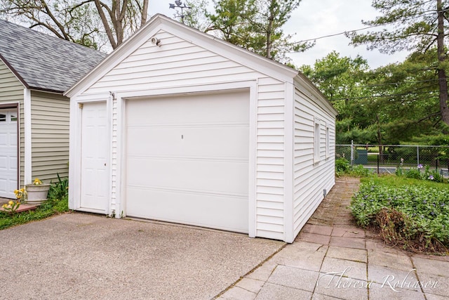 844 Dorroll St NE, Grand Rapids, MI 49505 - detached garage featuring driveway
