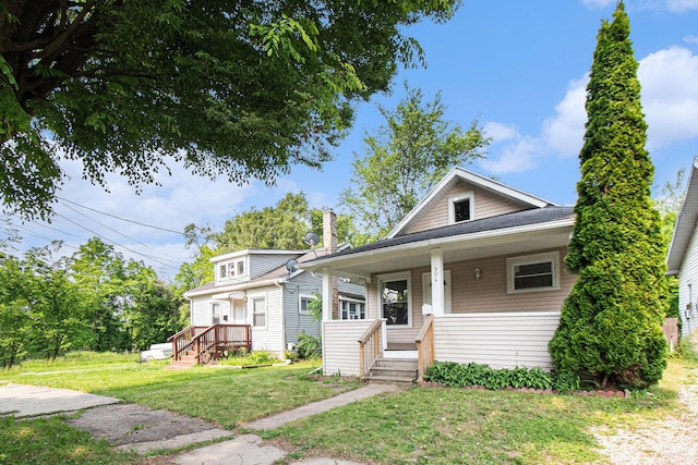 904 Riverview Ave, Lansing, MI 48915 - view of front of home featuring a front yard and covered porch