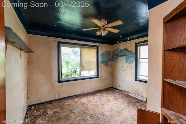 3500 Hogarth Ave, Flint, MI 48532 - unfurnished room with ceiling fan