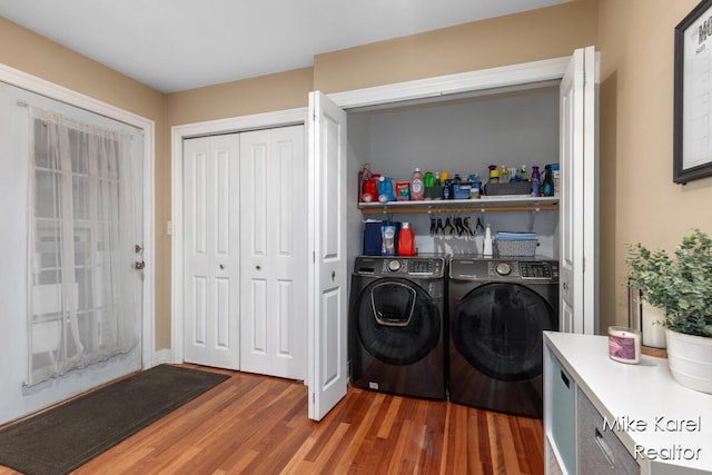 3674 Barker St, Hudsonville, MI 49426 - laundry area featuring washing machine and clothes dryer and wood finished floors