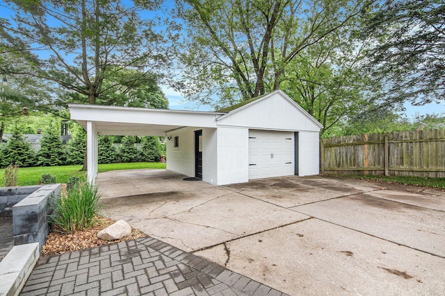 2016 Engleside Dr SE, Grand Rapids, MI 49546 - garage with concrete driveway