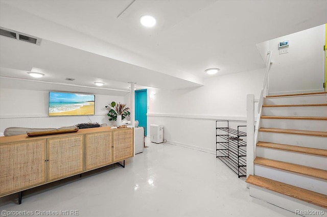 600 Wolverine Dr, Walled Lake, MI 48390 - interior space featuring stairway