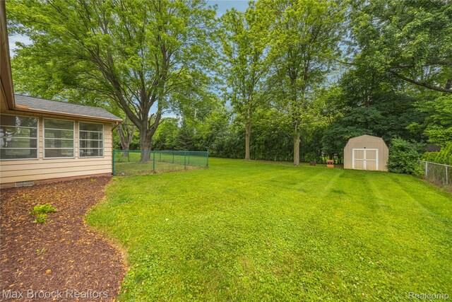6695 Lahser Rd, Bloomfield Hills, MI 48301 - view of yard with a storage shed