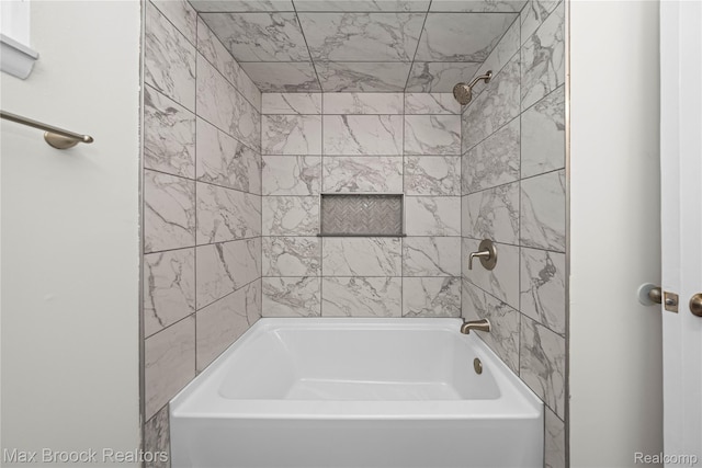 6695 Lahser Rd, Bloomfield Hills, MI 48301 - bathroom featuring washtub / shower combination