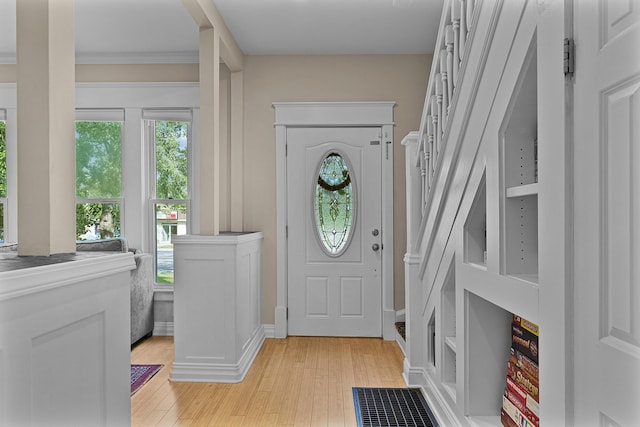 1118 Main St, Saint Joseph, MI 49085 - foyer entrance with light wood-style floors and ornamental molding
