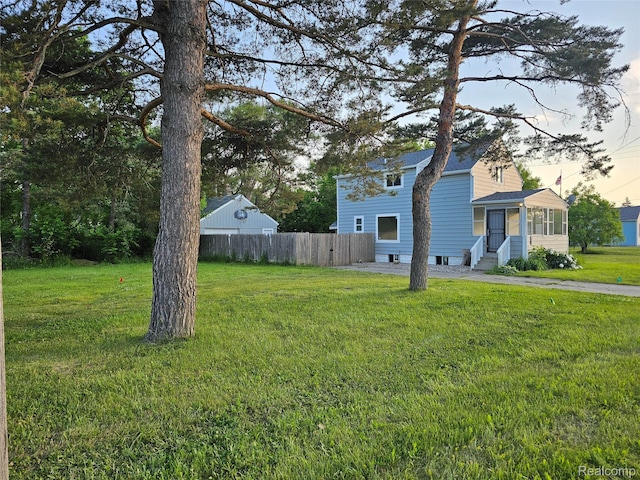 1073 W Bristol Rd, Grand Blanc, MI 48507 - view of yard with entry steps