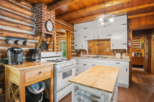 6952 Carter Rd, Beulah, MI 49617
