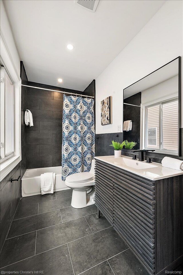 17155 Wisconsin St, Detroit, MI 48221 - full bath with vanity, toilet, shower / bath combo, tile patterned flooring, and recessed lighting