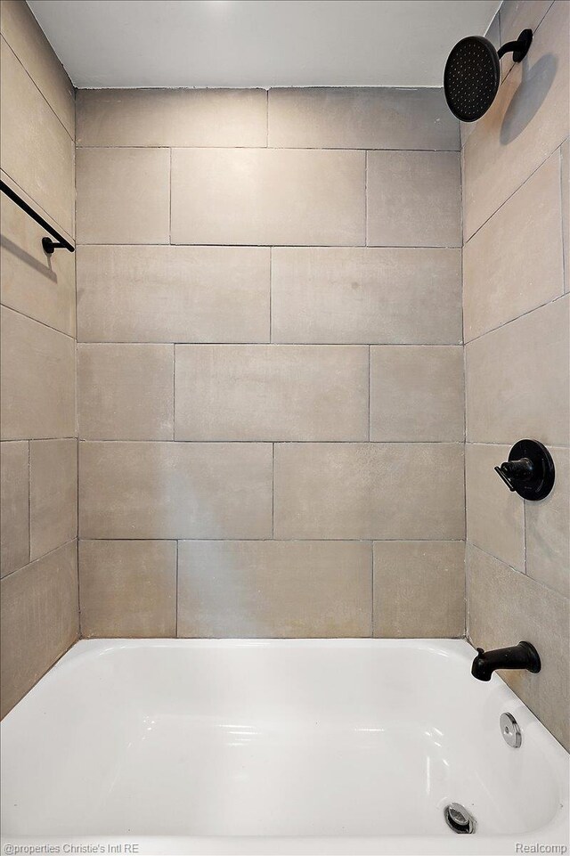 17155 Wisconsin St, Detroit, MI 48221 - full bathroom featuring bathing tub / shower combination