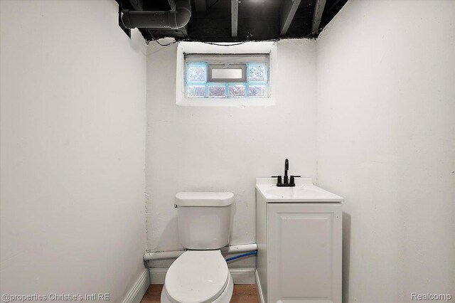 17155 Wisconsin St, Detroit, MI 48221 - bathroom featuring toilet, baseboards, and vanity