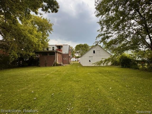 20951 Nummer St, Warren, MI 48089 - view of grassy yard
