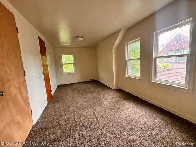 20951 Nummer St, Warren, MI 48089 - carpeted empty room with baseboards