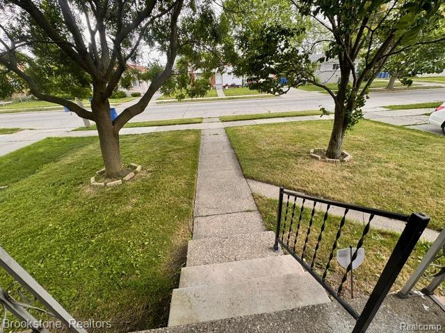20951 Nummer St, Warren, MI 48089 - view of grassy yard