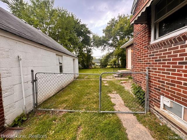 20951 Nummer St, Warren, MI 48089 - view of yard with a gate