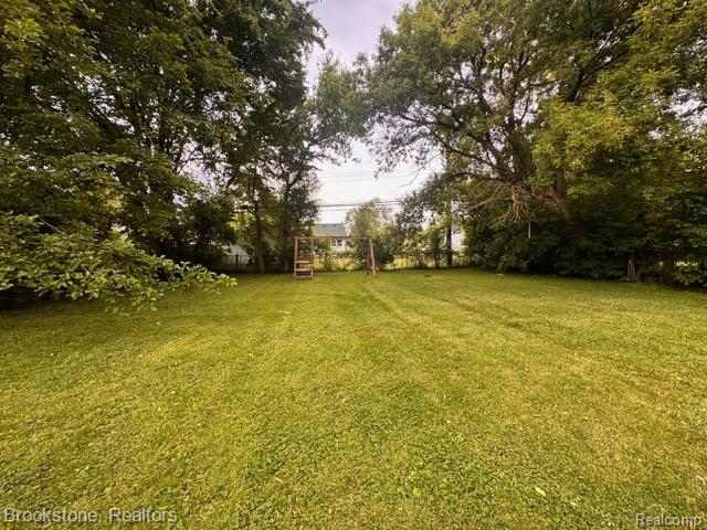 20951 Nummer St, Warren, MI 48089 - view of grassy yard