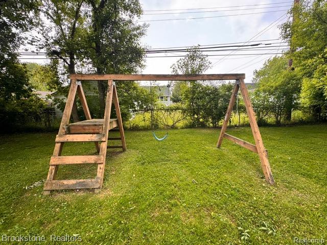 20951 Nummer St, Warren, MI 48089 - view of playground