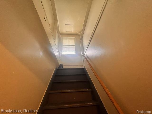 20951 Nummer St, Warren, MI 48089 - view of stairway