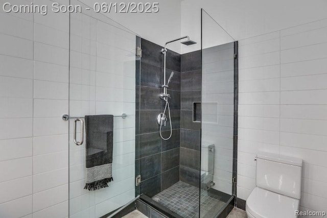 1454 Townsend St Unit 101, Detroit, MI 48214 - full bath featuring toilet, a shower stall, and tile walls