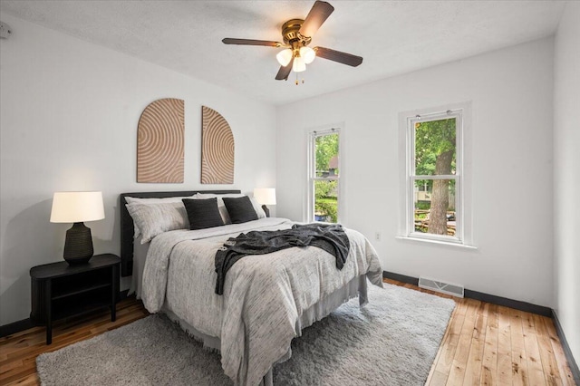 950 Crescent St NE, Grand Rapids, MI 49503 - bedroom with light wood-style floors, baseboards, and a ceiling fan