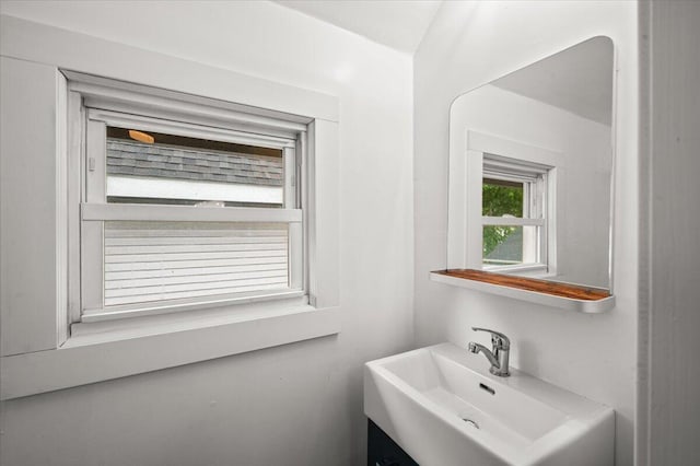 950 Crescent St NE, Grand Rapids, MI 49503 - bathroom featuring vanity