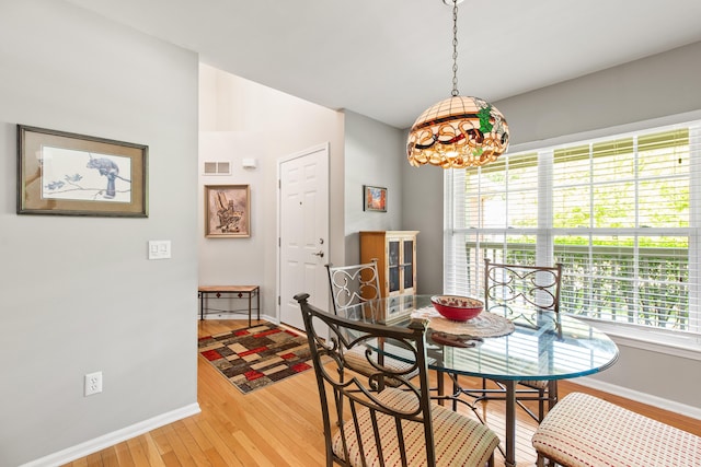 6018 Augusta Ct, Grand Blanc, MI 48439 - dining area featuring baseboards, light wood-type flooring, and a chandelier