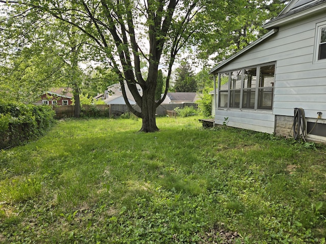 804 17th St, Jackson, MI 49203 - view of yard featuring a sunroom