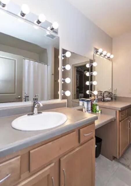 600 Albert Ave Unit 524, East Lansing, MI 48823 - full bath with vanity
