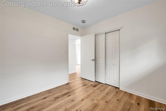 6927 Snow Apple Dr, Clarkston, MI 48346 - unfurnished bedroom featuring baseboards, light wood-style flooring, and a closet