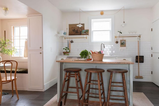 1550 Pine Ave NW, Grand Rapids, MI 49504 - kitchen featuring a sink, plenty of natural light, and a kitchen breakfast bar
