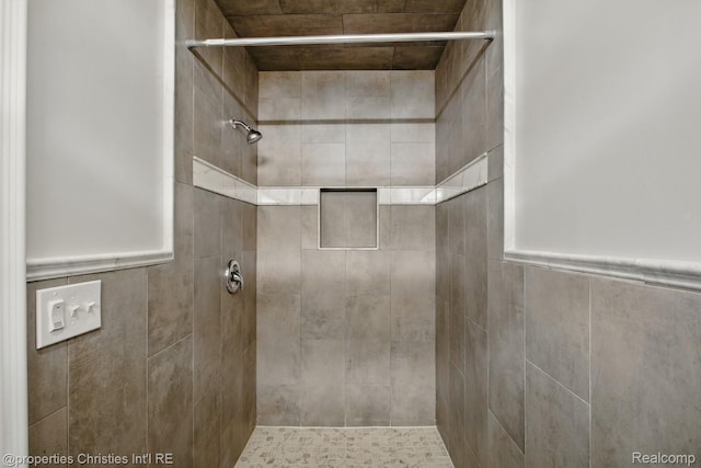 18051 Locherbie Ave, Beverly Hills, MI 48025 - bathroom with tiled shower