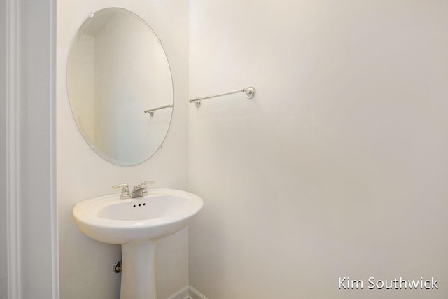 12285 Apple Cart Ln, Lowell, MI 49331 - bathroom featuring baseboards