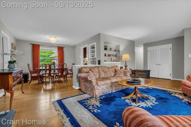 6151 Golfview Dr, Bloomfield Hills, MI 48301 - living room with a textured ceiling, wood finished floors, and baseboards