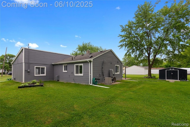 2062 Vermont Dr, Troy, MI 48083 - back of house featuring a yard