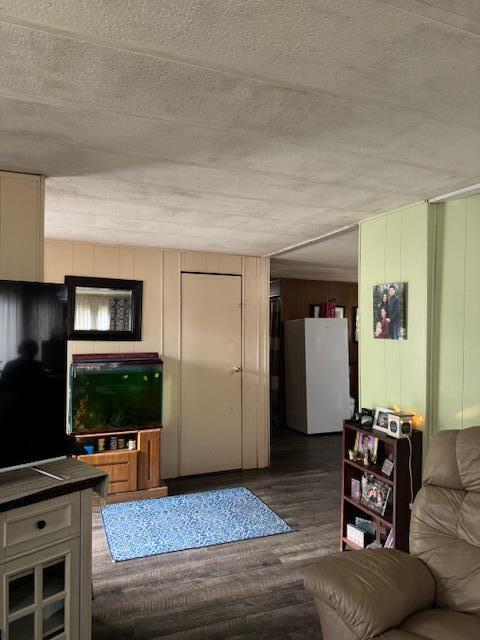583 S Mcintosh Ln, Muskegon, MI 49442 - living room featuring wood finished floors