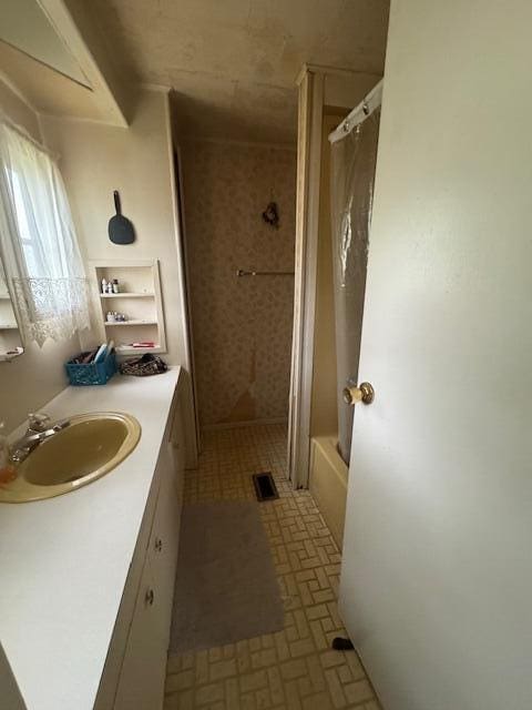 583 S Mcintosh Ln, Muskegon, MI 49442 - full bath with vanity, brick patterned floors, and shower / tub combo with curtain