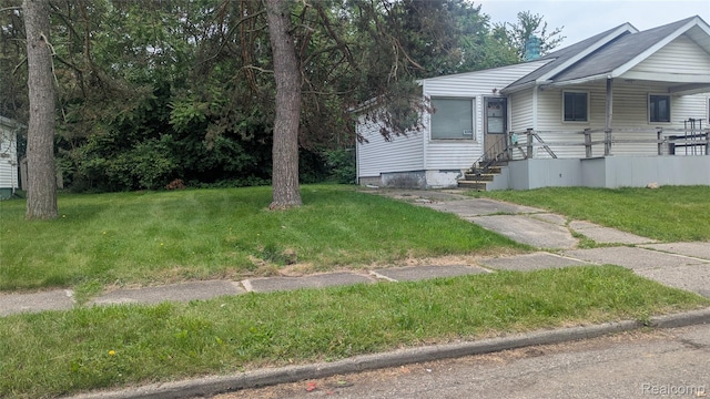 551 Nebraska Ave, Pontiac, MI 48341 - view of front of home featuring a front yard