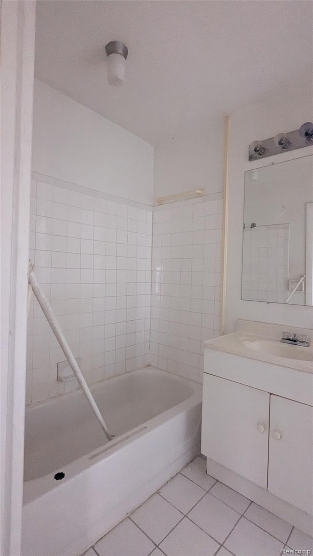 551 Nebraska Ave, Pontiac, MI 48341 - bathroom featuring tile patterned flooring, vanity, and washtub / shower combination