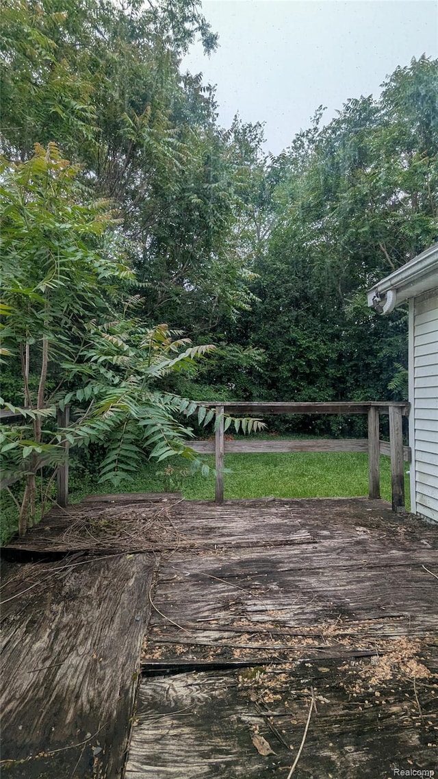 551 Nebraska Ave, Pontiac, MI 48341 - view of wooden deck
